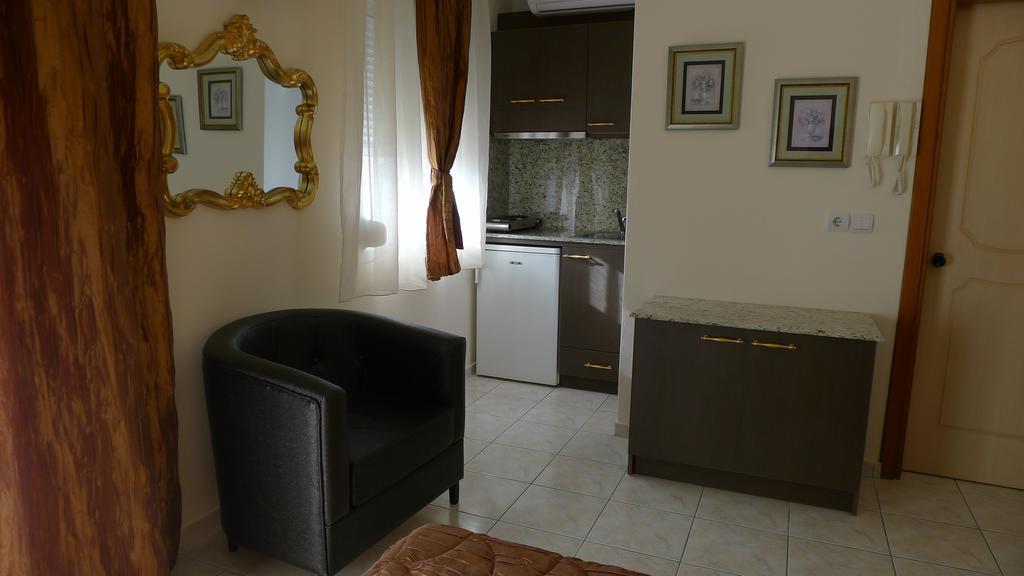 George & Sia'S House Apartment Neos Marmaras Bilik gambar