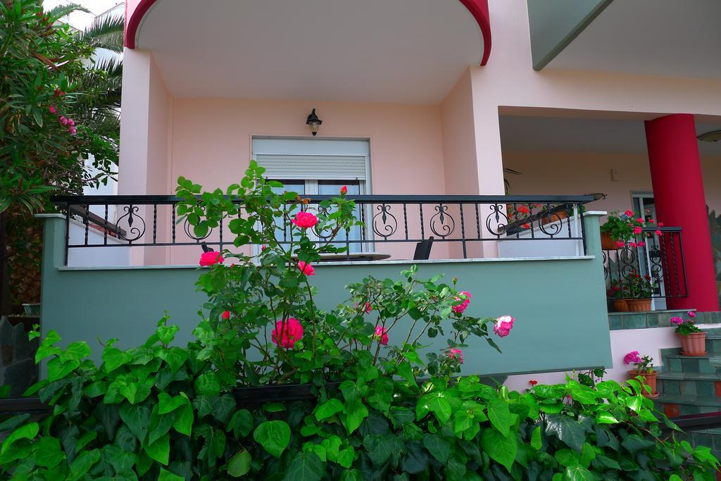 George & Sia'S House Apartment Neos Marmaras Bilik gambar